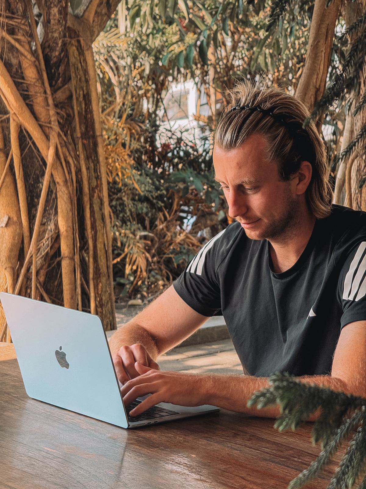 Julien · Content Creator at Work